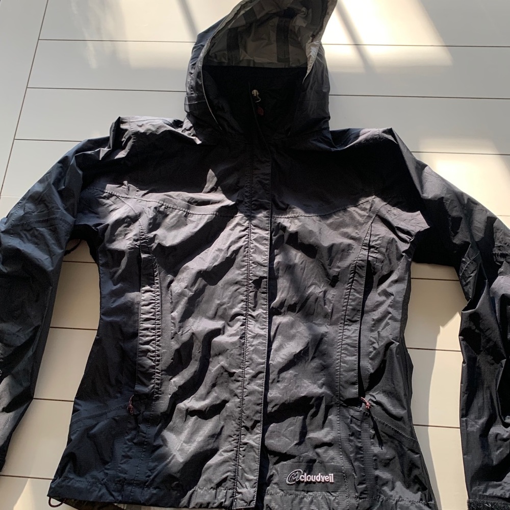 Cloudveil women’s medium black rain jacket